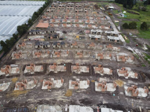 El avance en Bosque de Sagano sigue adelante con paso firme. Se consolidan nuevas estructuras, destacando el progreso continuo en las viviendas y el urbanismo del proyecto.